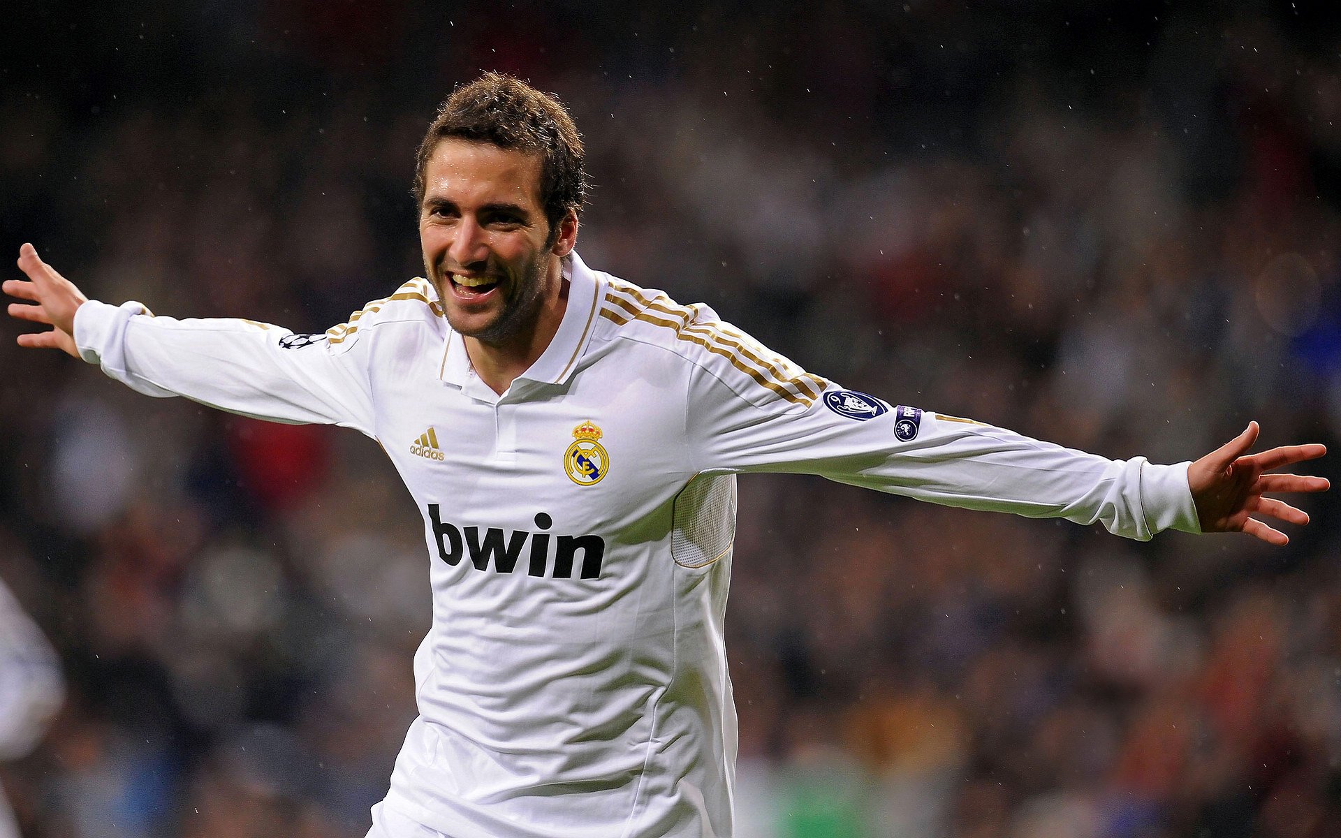 经纪人视角：转会谈判内幕——如何平衡球员与俱乐部利益